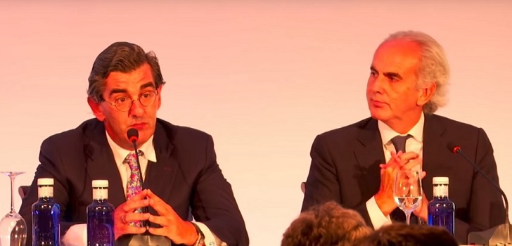 Juan Abarca Cidón (izquierda), presidente del Idis, junto a Enrique Ruiz (derecha), consejero de Sanidad de la Comunidad de Madrid La lista de espera quirúrgica en la privada es tres veces menor que en la pública