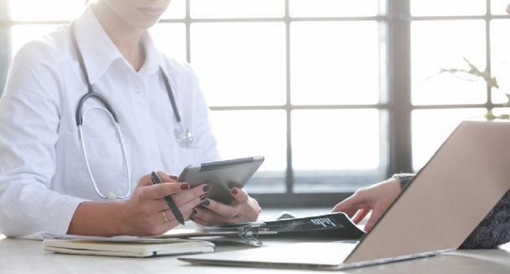 Médico El presupuesto público destinado a TIC en el sector salud se redujo un 2,95% en 2019