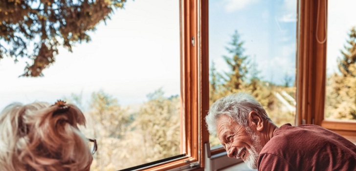 Personas mayores Castilla León aprueba 1,8 millones para contratar servicios de estancias diurnas en Burgos