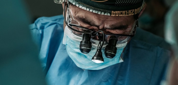 La Xunta invierte 8,1 millones de euros en equipos de cirugía vascular y neurovascular