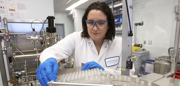 Trabajadora de Sanofi Sanofi incrementa un 48% su beneficio en el primer trimestre impulsado por el Covid-19