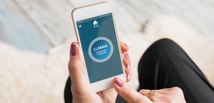 Persona utilizando la aplicación de Atenzia Atenzia renueva su cúpula y nombra a un ex Telefónica como nuevo consejero delegado