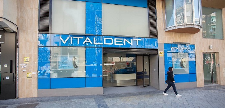El fundador de Vitaldent vuelve al negocio de las clínicas dentales con Phenix  