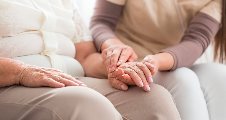 Personas mayores Patronales y sindicatos acuerdan el primer convenio de atención a los mayores en Cataluña