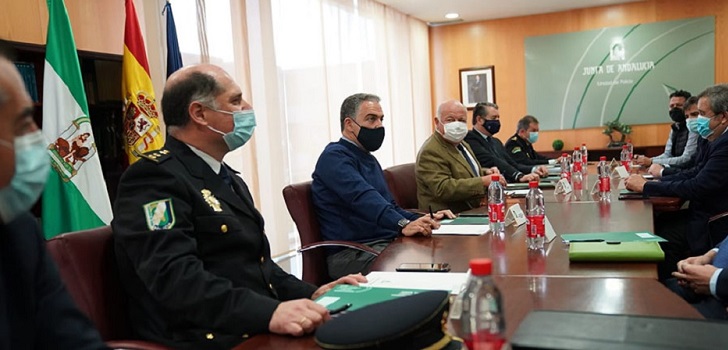 Reunión del consejero de Sanidad de la Junta de Andalucía Andalucía confía a Bidafarma la gestión logística de las vacunas contra el Covid-19