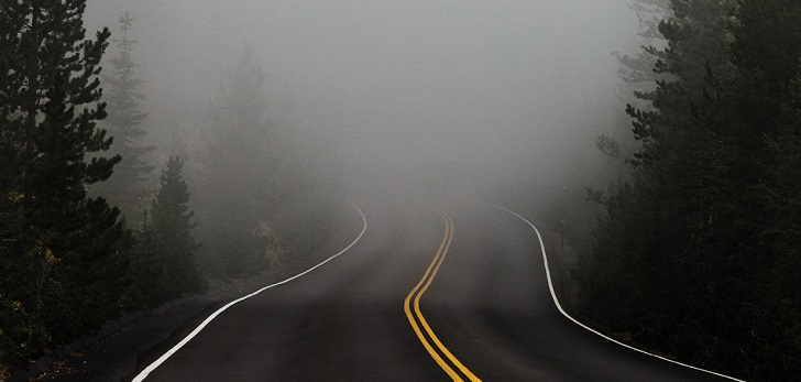 Carretera con niebla al final Después de la V, ¿qué?: el futuro de la economía post-Covid, según Morgan Stanley