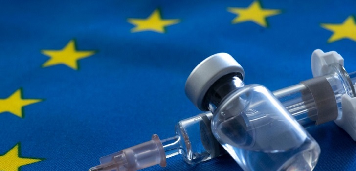 Bruselas se compromete a inmunizar a la población de la UE en julio