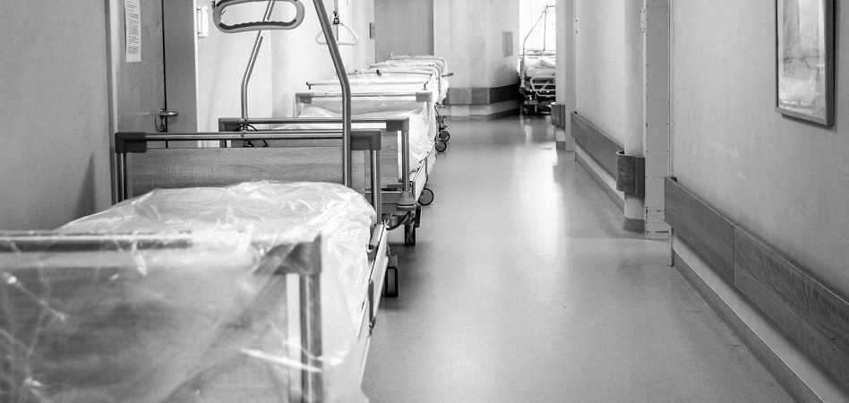 La gestión de las listas de espera en los hospitales madrileños, frente a frente