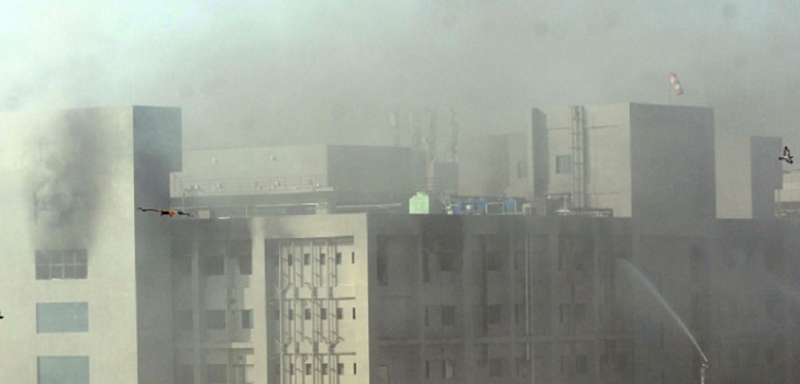 Arde la sede del mayor fabricante del mundo de vacunas en India