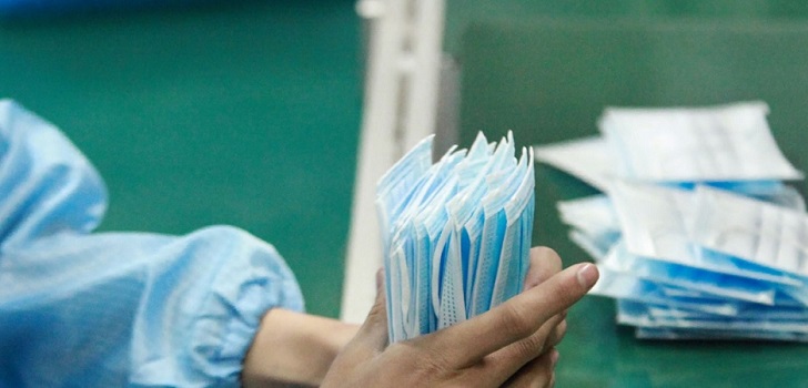 Sanidad reparte más de 17 millones de mascarillas quirúrgicas a población vulnerable