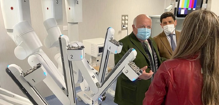 El Hospital Juan Ramón Jiménez instala un nuevo equipo de cirugía robótica Da Vinci