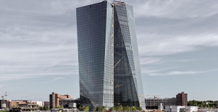 El BCE sorprende con un alza de tipos de 0,5 puntos para combatir la inflación