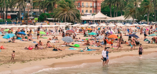 El turismo en España continúa al alza, pero se aleja de niveles prepandemia en agosto