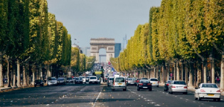 Francia extiende el toque de queda a otros 38 departamentos