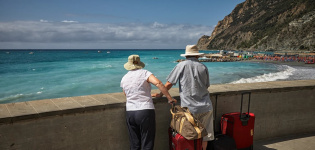 España recibe 4,1 millones de turistas en enero y supera cifras prepandemia