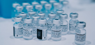Pfizer pide autorización a la UE y Estados Unidos para su vacuna contra ómicron