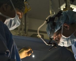 De 3.000 a 75.000 pacientes: las listas de espera de los hospitales de Madrid, cara a cara