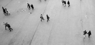 La confianza de los consumidores remonta en octubre pero sigue en m&iacute;nimos