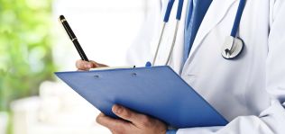 Asturias y Galicia: los ‘bastiones’ de los médicos ‘seniors’ en España