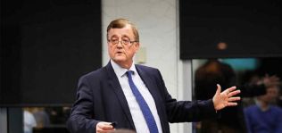 Xavier Mena (Esade): &ldquo;El Covid se ajusta a un terremoto con r&eacute;plicas recurrentes&rdquo;