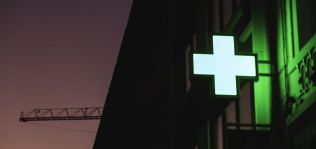 Los bajos costes y la rotura de la ‘supply chain’ tensan el desabastecimiento de las farmacias