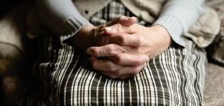 El empleo en asistencia domiciliaria, a la baja por la subida del salario mínimo