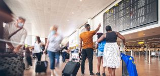 El turismo crece de nuevo en julio, pero acumula un descenso del 25,8% en lo que va de a&ntilde;o