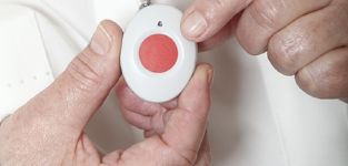 Andalucía adjudica a Proazimut un contrato de teleasistencia por 12  millones